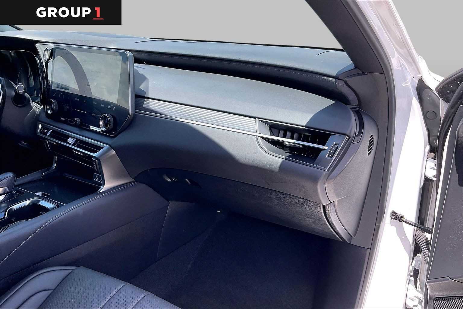 Used 2023 Ultra White Lexus F SPORT Handling image 17