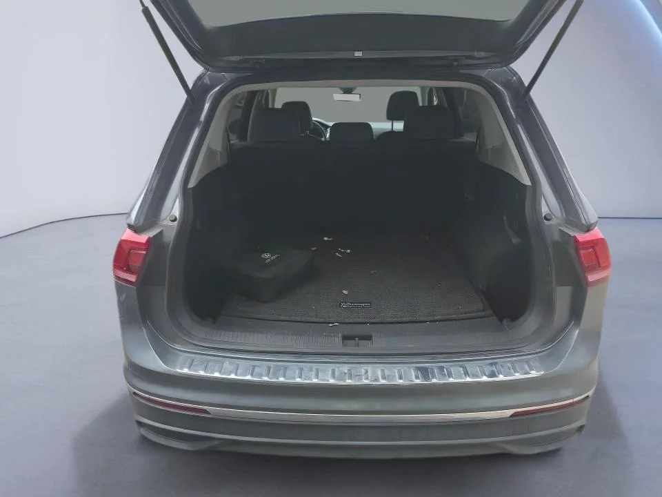 Used 2023 Platinum Gray Metallic Volkswagen SE image 8