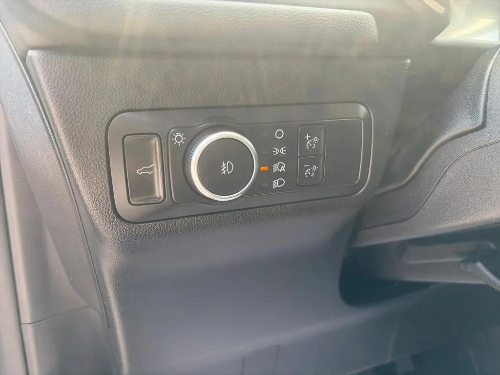 Used 2022 White Ford SEL image 31