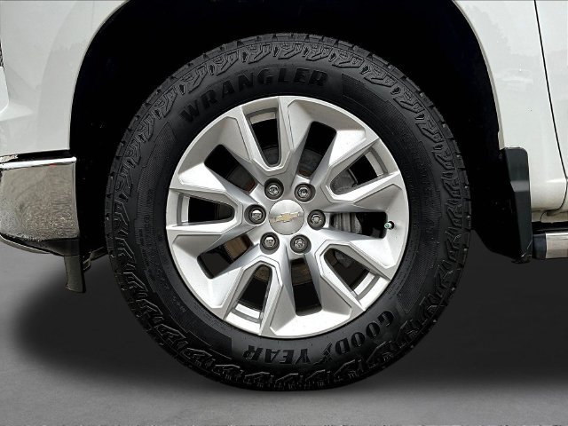 Used 2024 White Chevrolet LTZ image 37