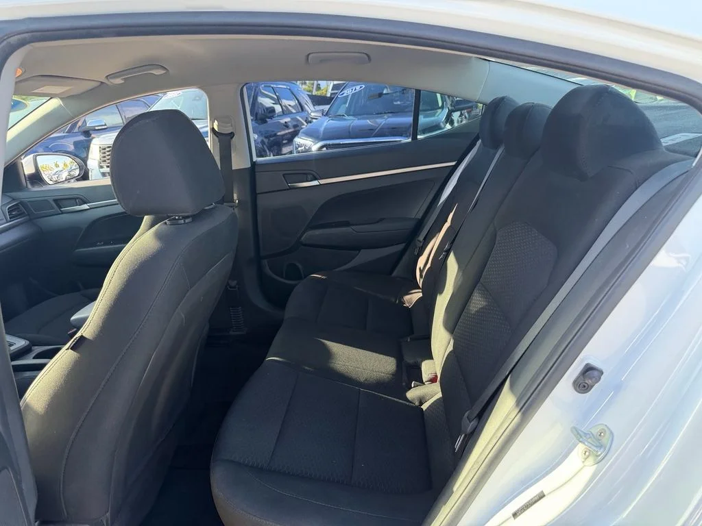 Used 2020 White Hyundai SE image 12