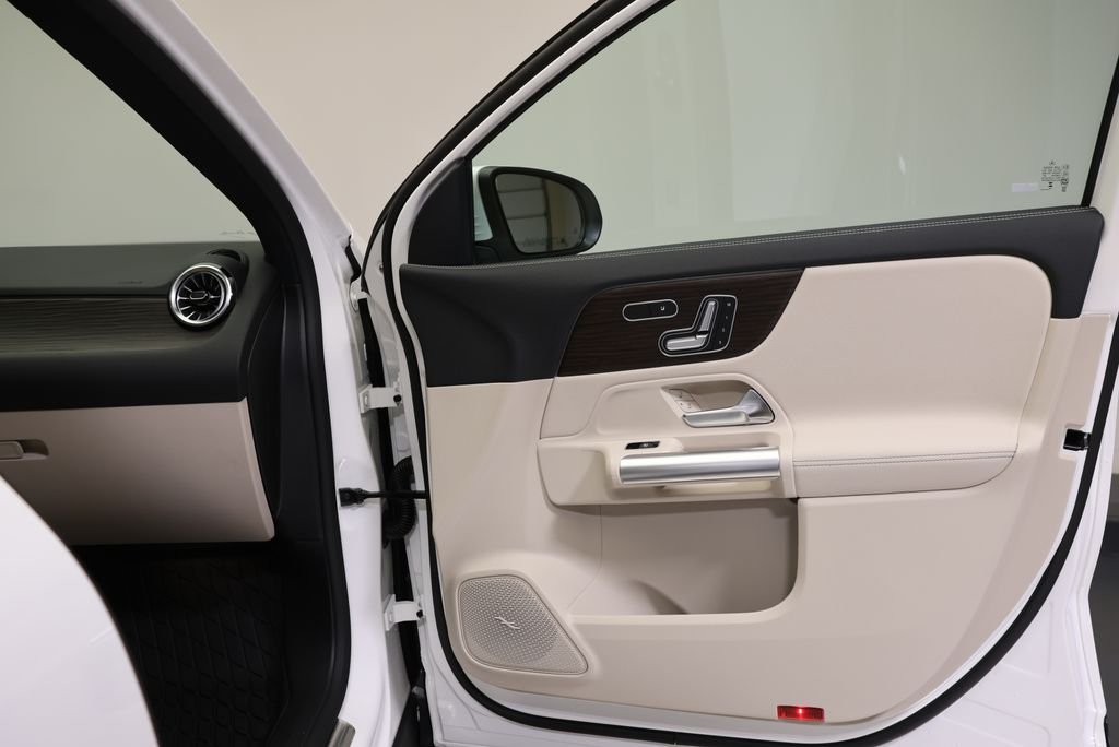 New 2026 Polar White Mercedes-Benz GLA 250 image 47