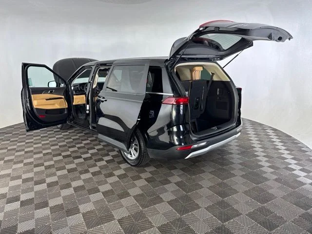 Used 2023 Black Kia LX Seat Package image 18