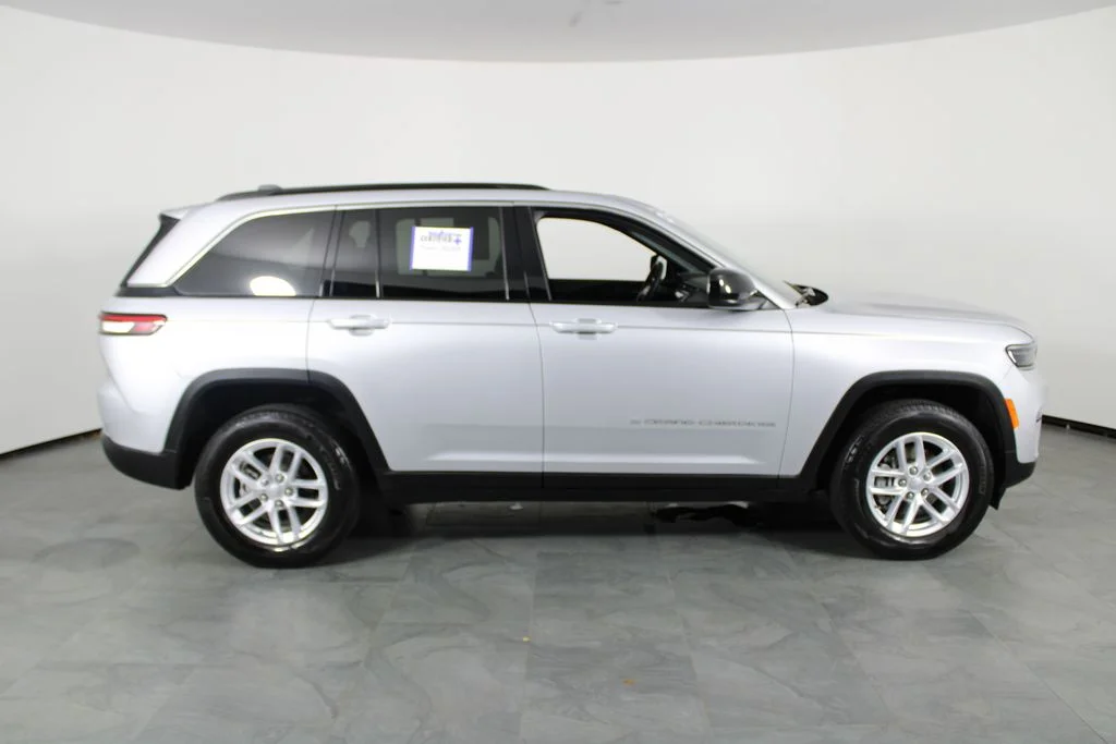 Used 2025 Silver Jeep Laredo X image 14