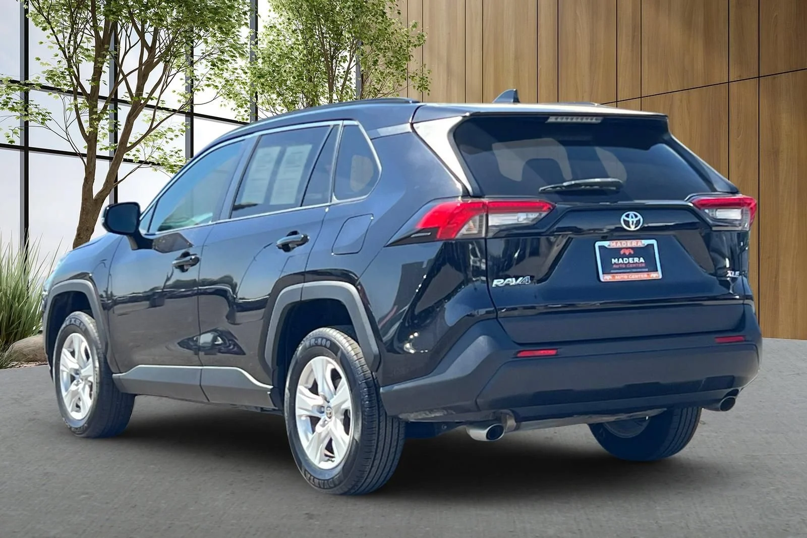 Used 2021 Gray Toyota XLE image 6