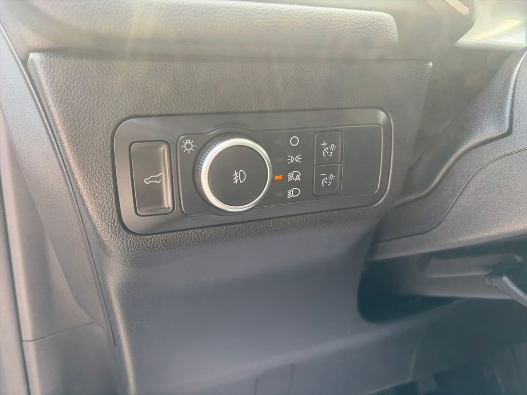 Used 2022 White Metallic Ford SEL image 31