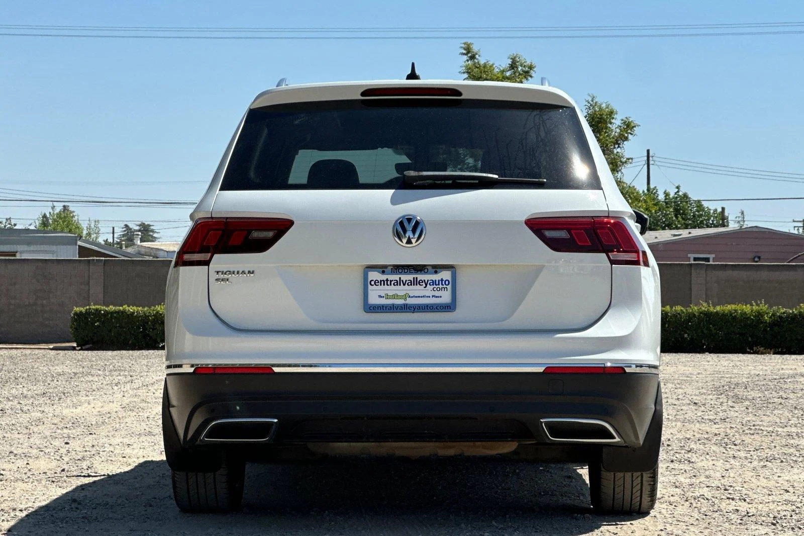 Used 2018 Pure White Volkswagen SEL Premium image 4