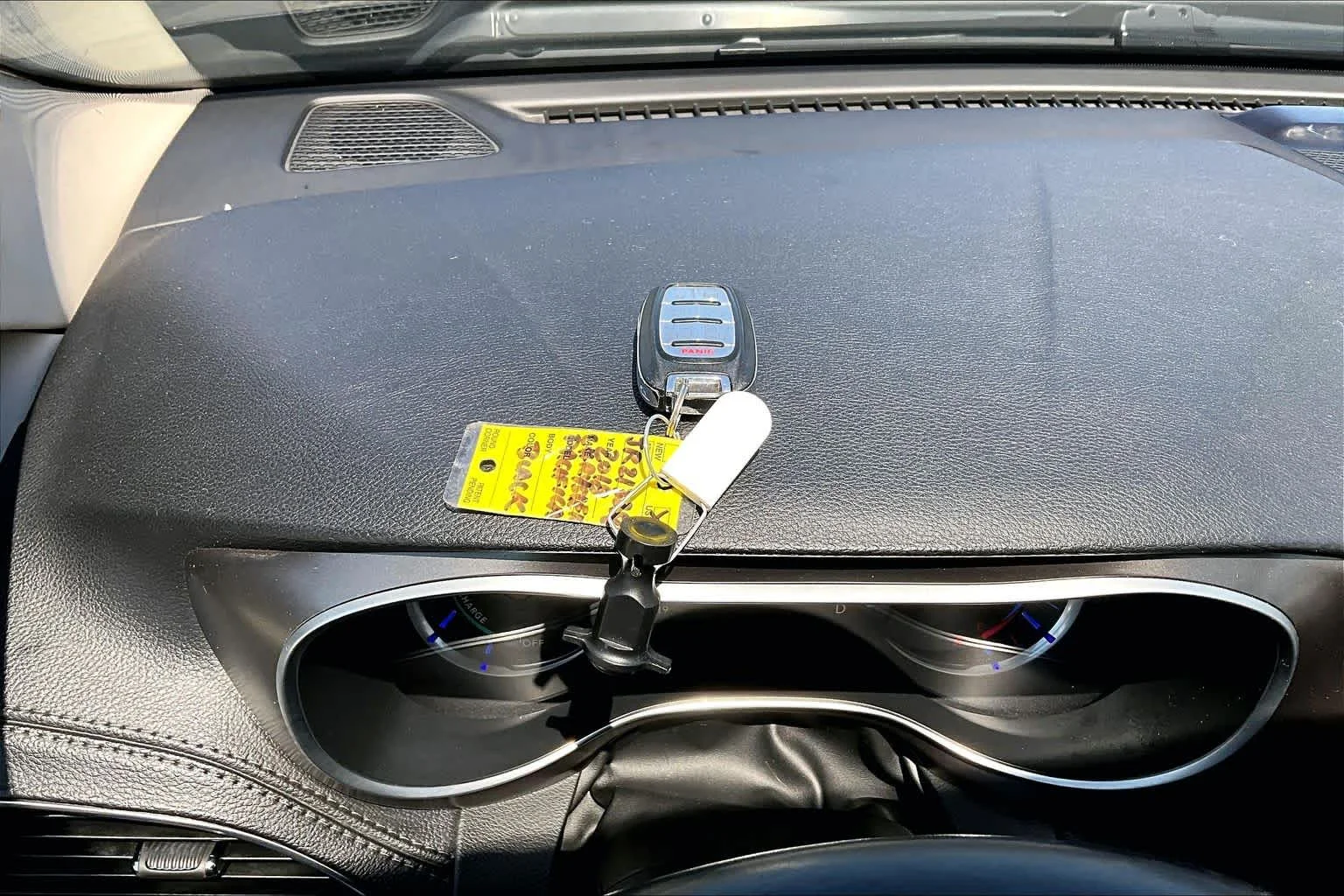 Used 2018 Brilliant Black Crystal Pearlcoat Chrysler Hybrid Limited image 14