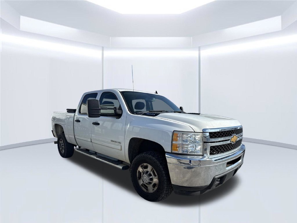 Used 2013 White Chevrolet LT image 2