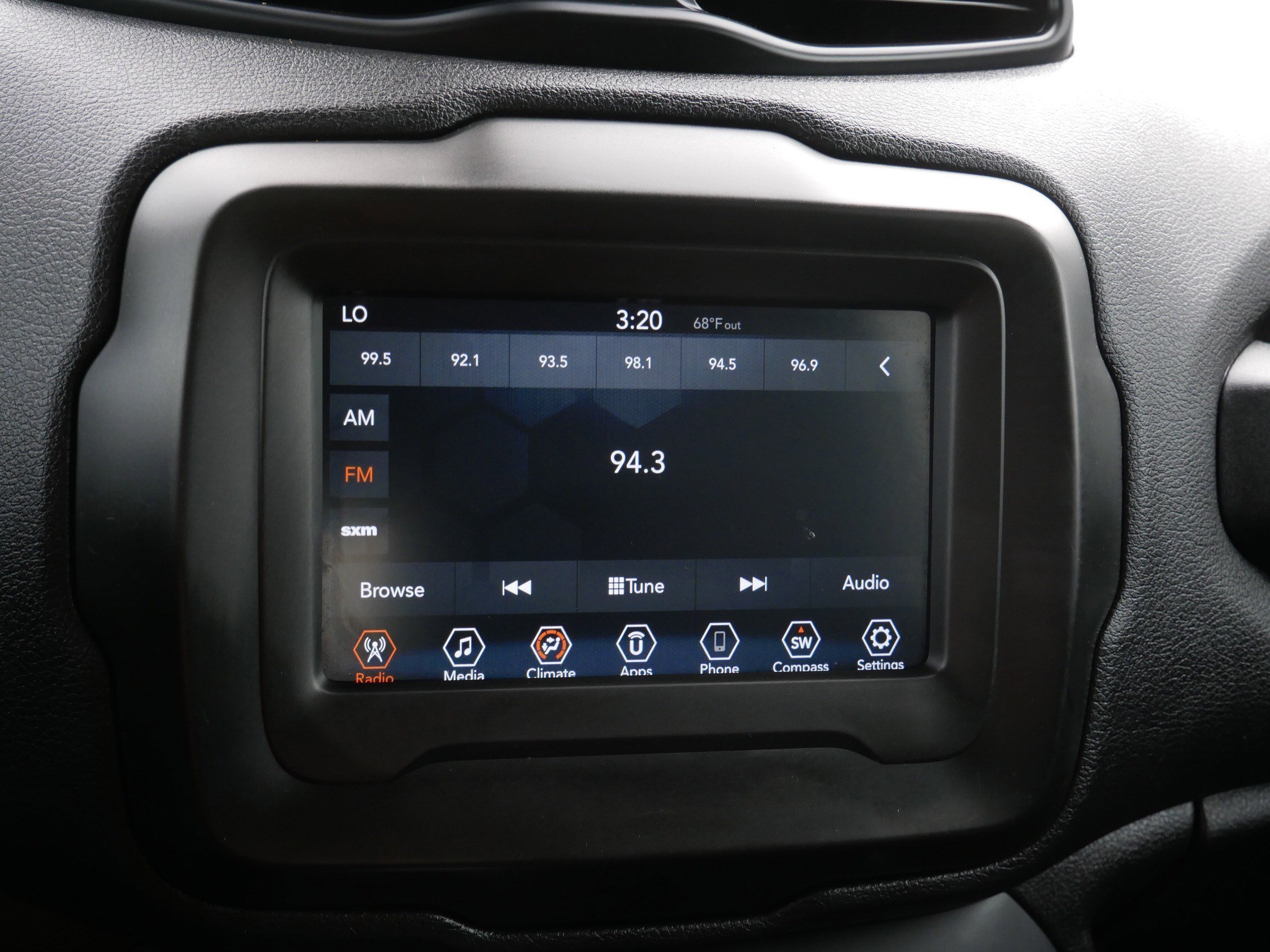Used 2018 Granite Crystal Metallic Clearcoat Jeep Altitude image 22