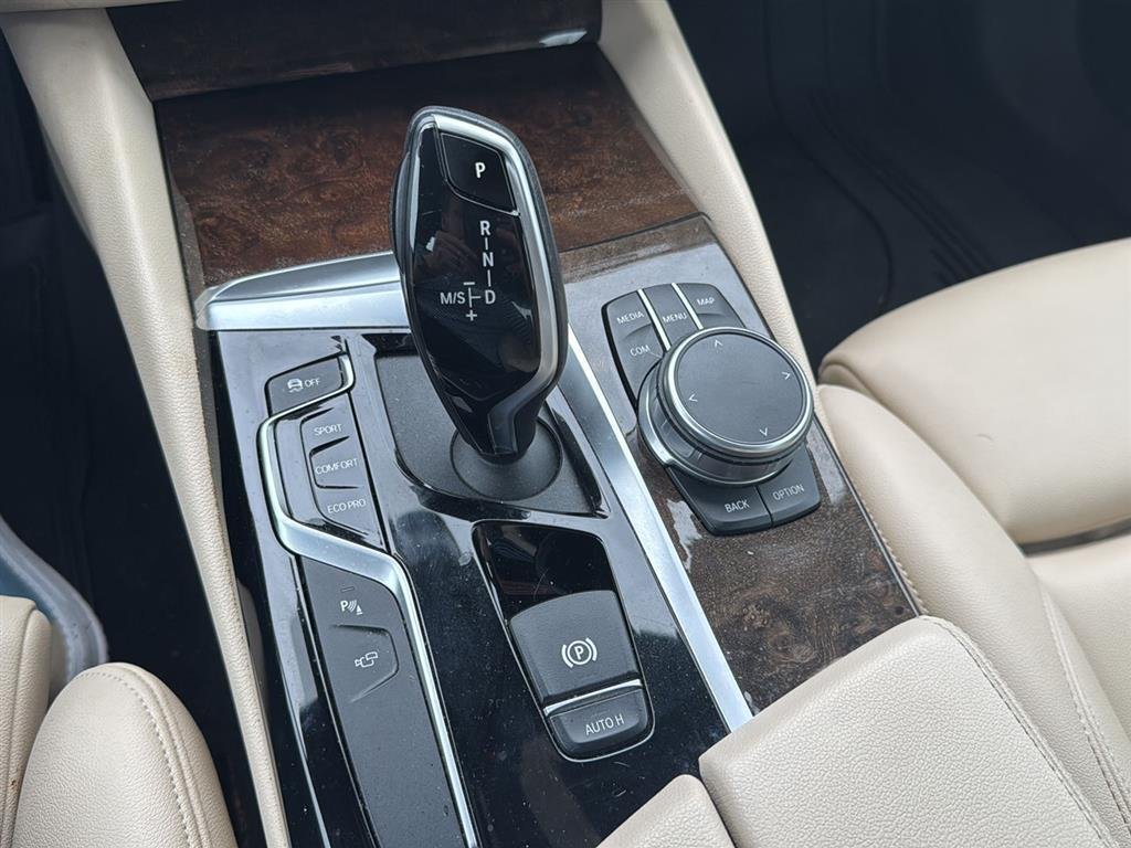 Used 2020 Mineral White Metallic BMW 530i xDrive image 10