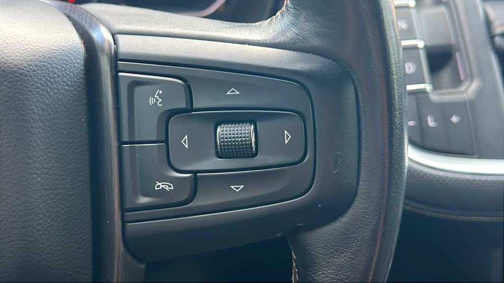 Used 2021 White GMC AT4 image 22