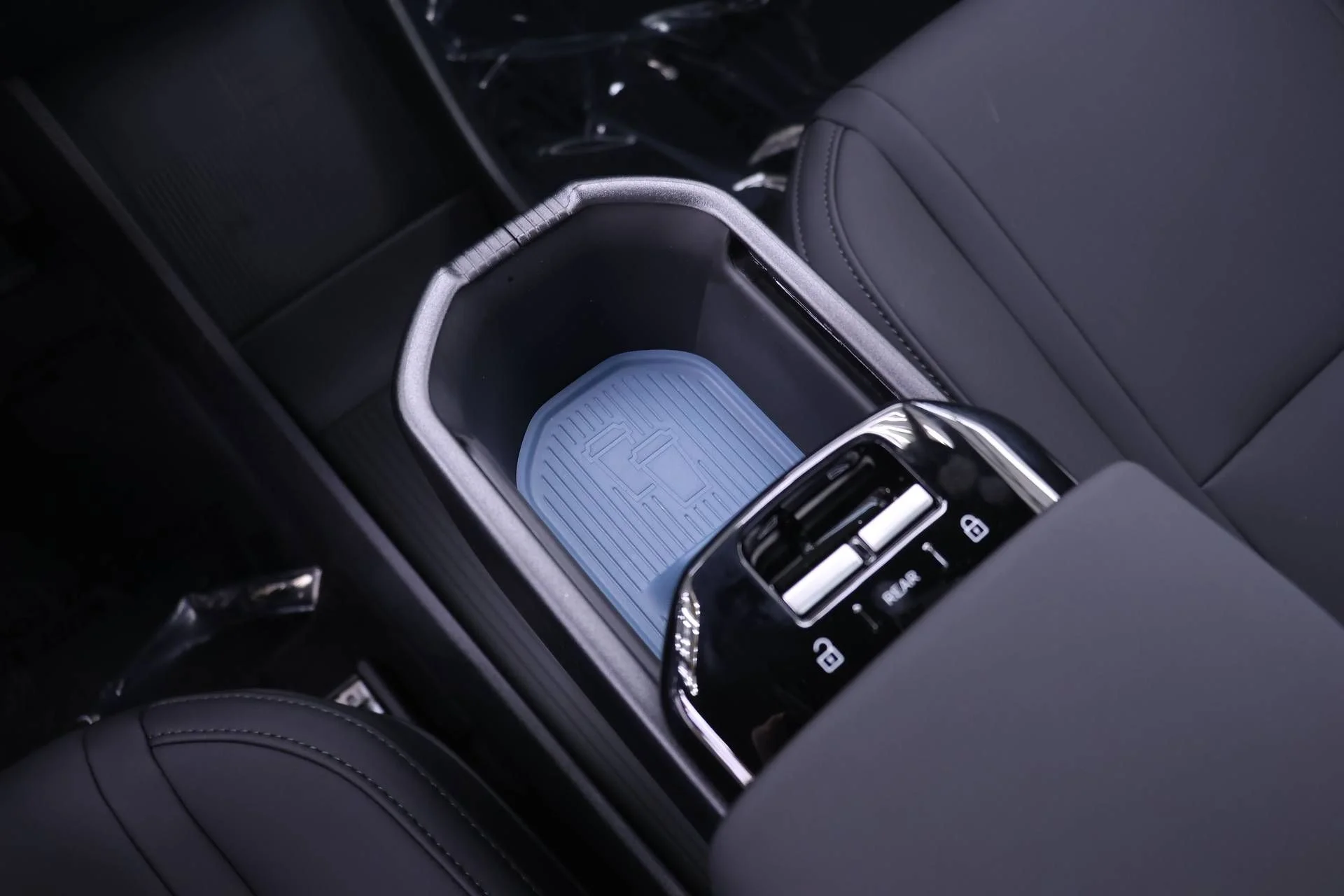 New 2026 White Volvo Twin Motor Performance Ultra image 10