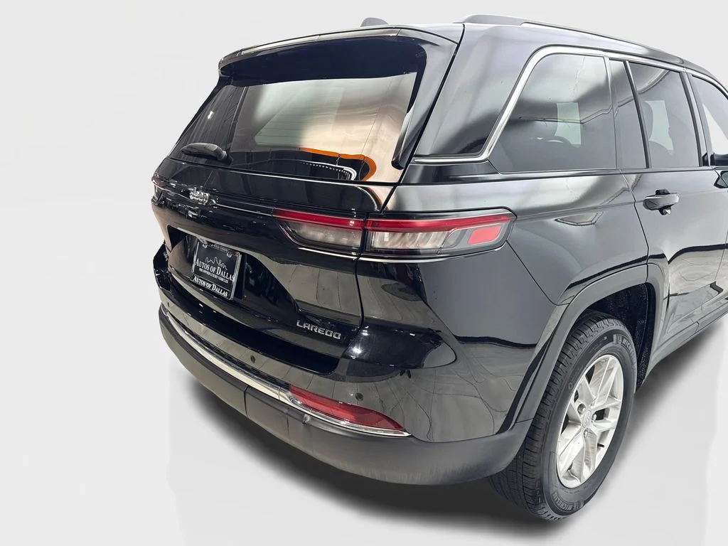 Used 2024 Black Jeep Laredo image 18