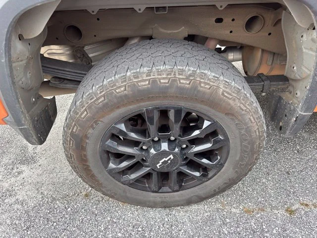 Used 2025 Gray Chevrolet Custom image 9
