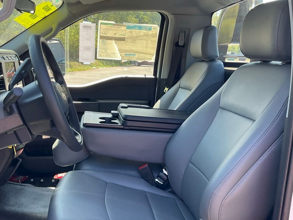 2024 Ford F-350 Super Duty Chassis Cab XL - Photo 36