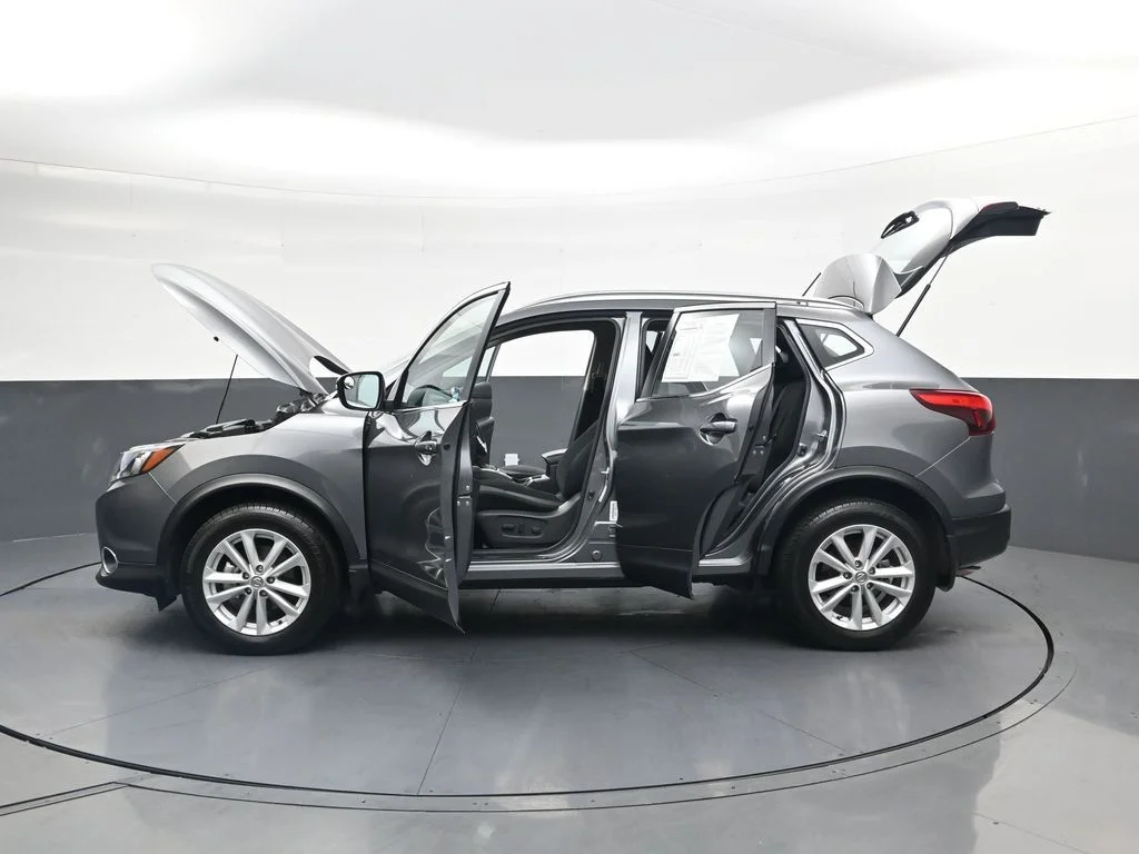 Used 2017 Gray Nissan SV image 46