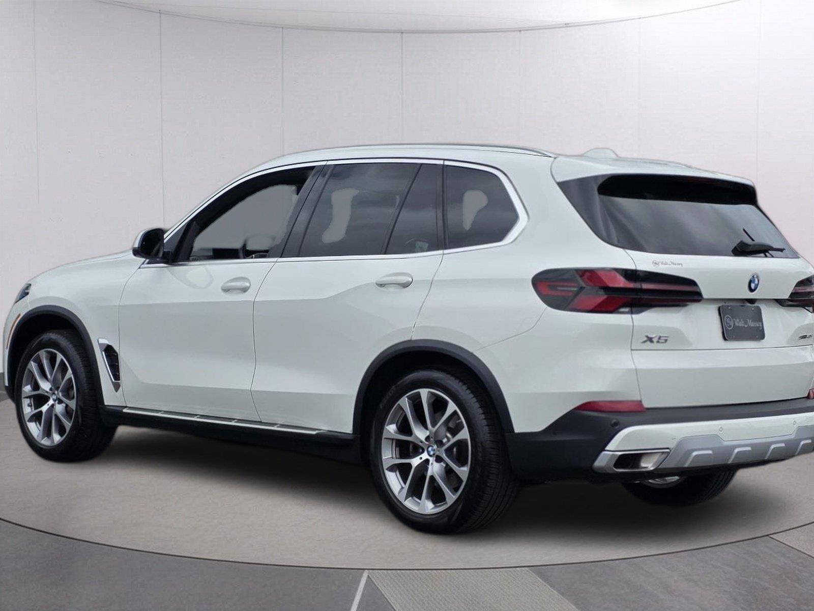 Used 2026  BMW sDrive40i image 7