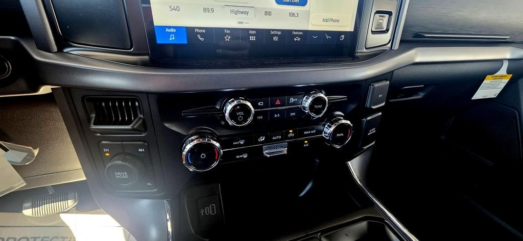 New 2026 Oxford White Ford XLT image 24