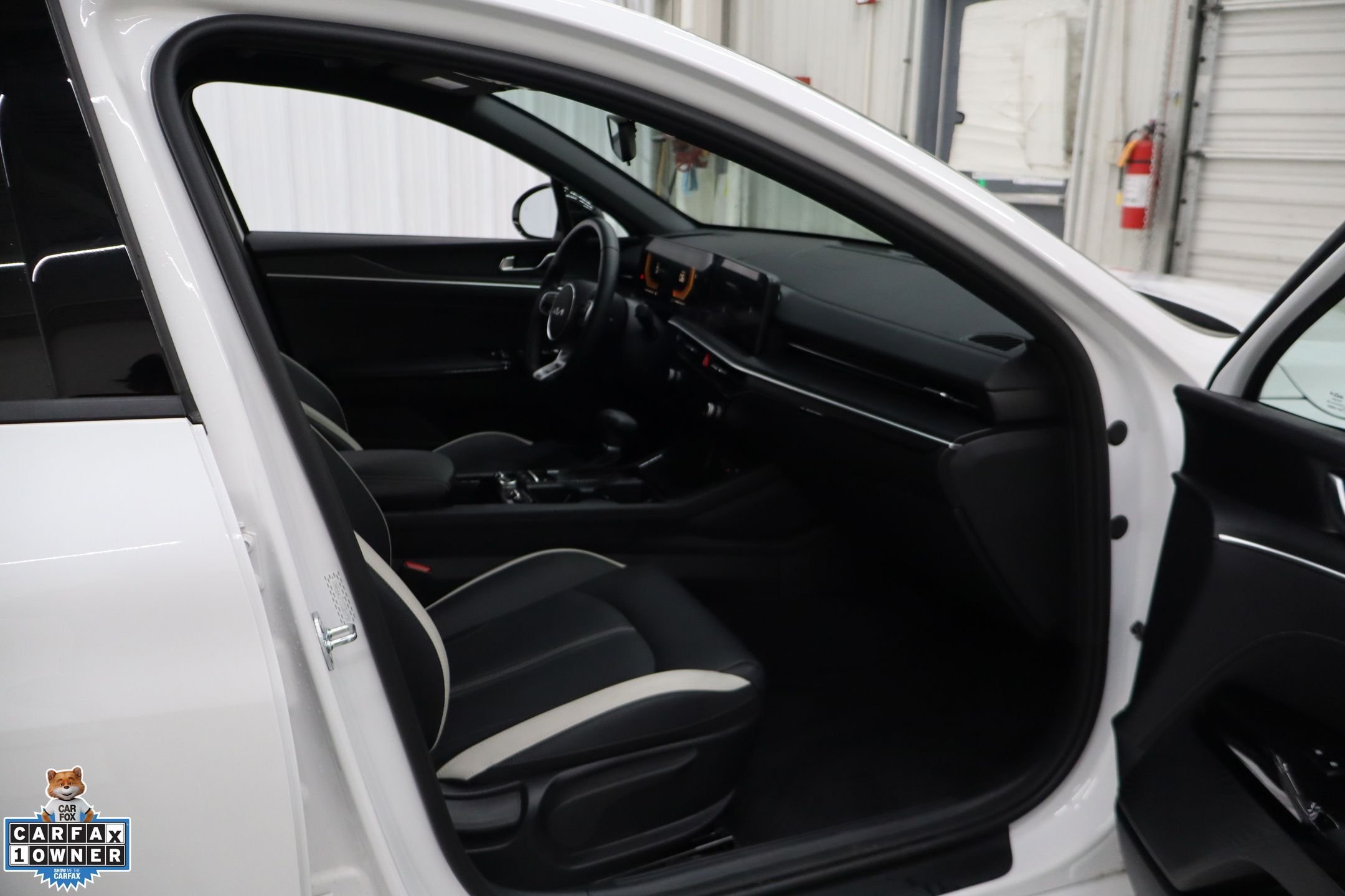 Used 2025 White Kia GT-Line image 29