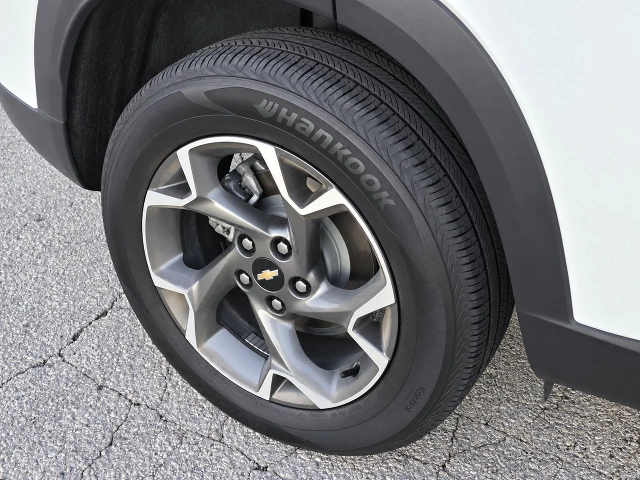 Used 2024 Summit White Chevrolet LT image 9