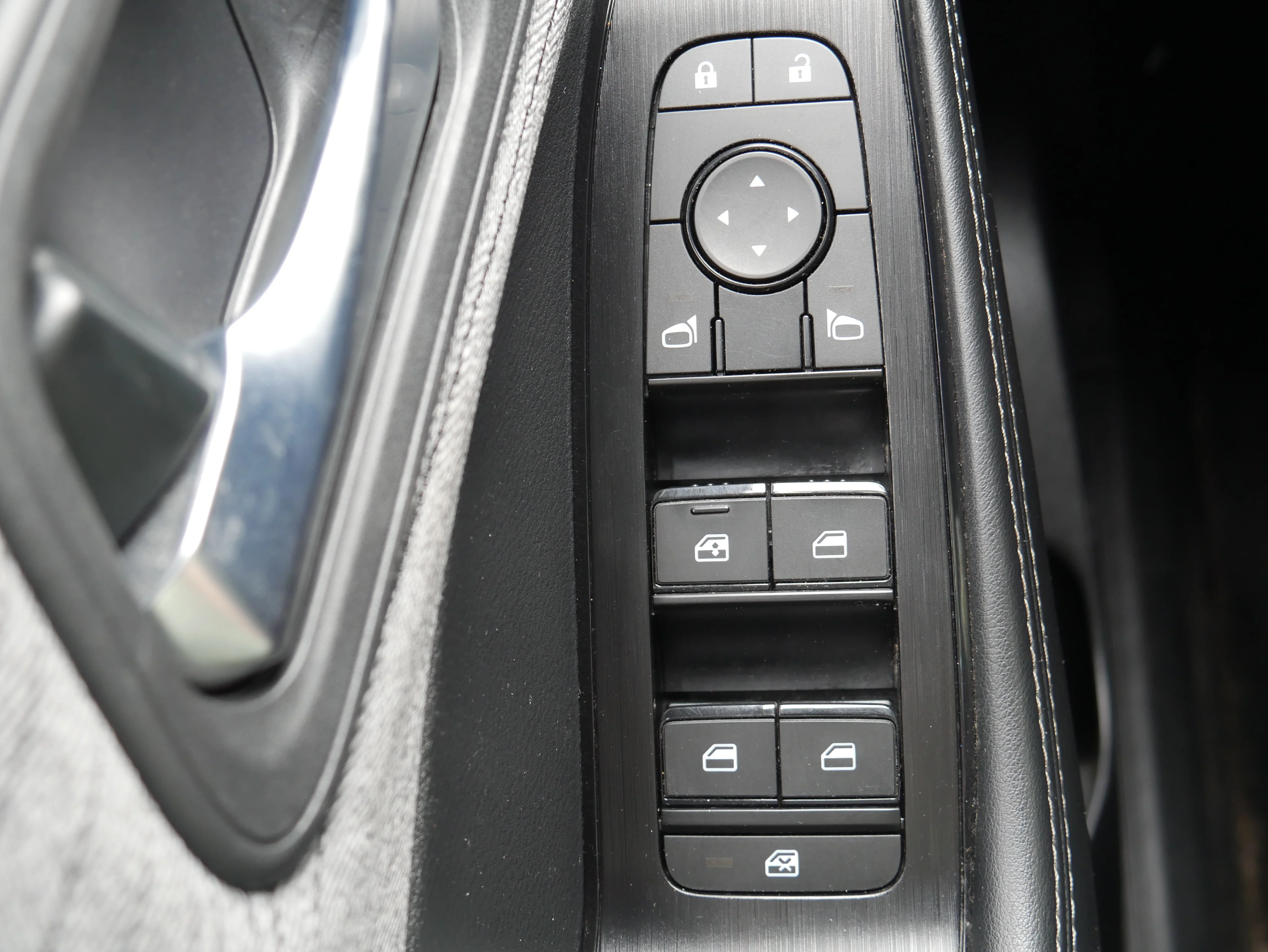 Used 2023 Gun Metallic Nissan SV image 28