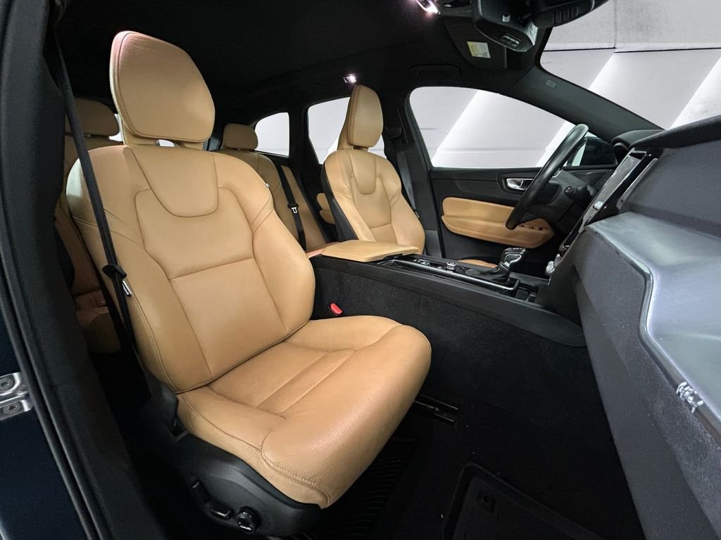 Used 2020 Blue Volvo T5 Momentum image 14