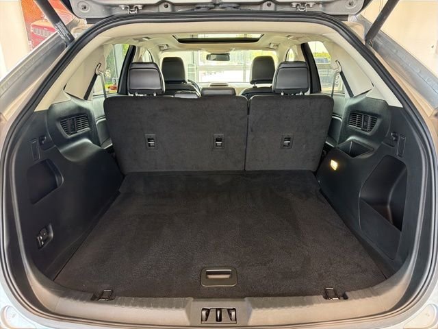 Used 2022 Silver Ford SEL image 8