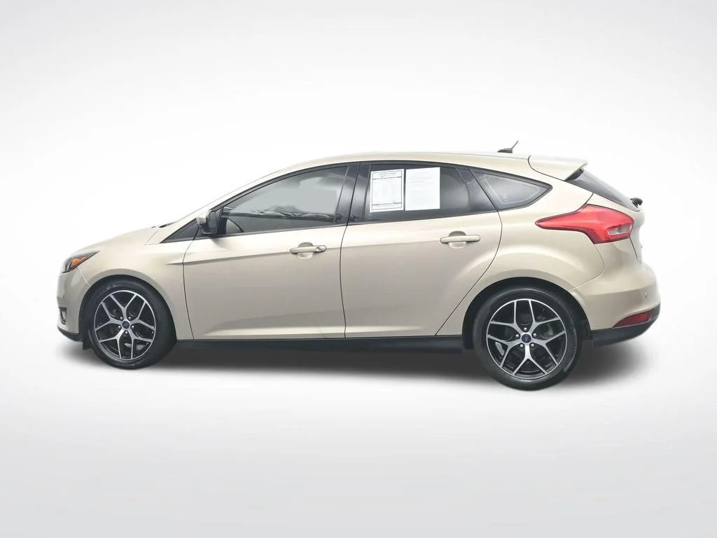 Used 2017 White Gold Metallic Ford SEL image 10