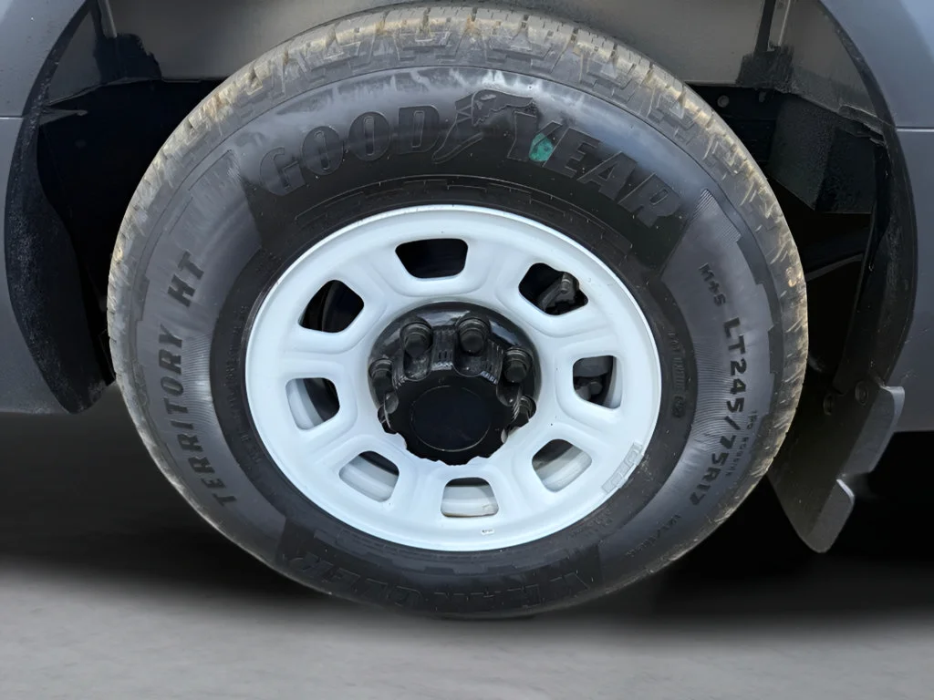 Used 2024 Oyster White BrightDrop EJY image 24