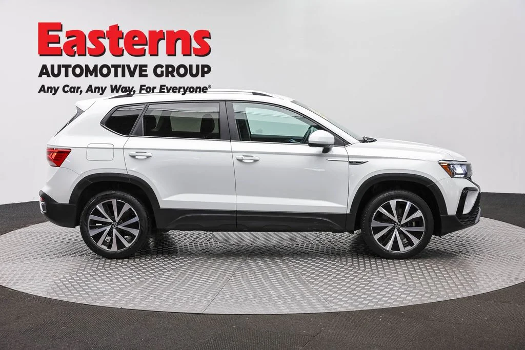 Used 2024 White Volkswagen 1.5T SE image 4