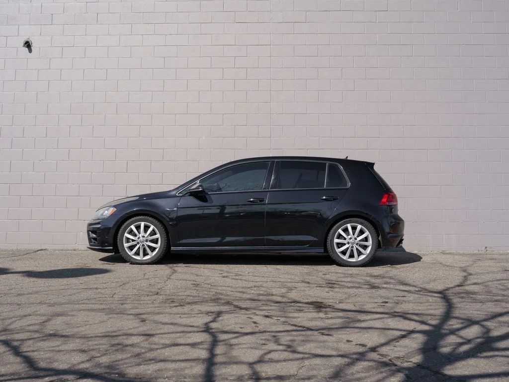 Used 2017  Volkswagen Base image 2