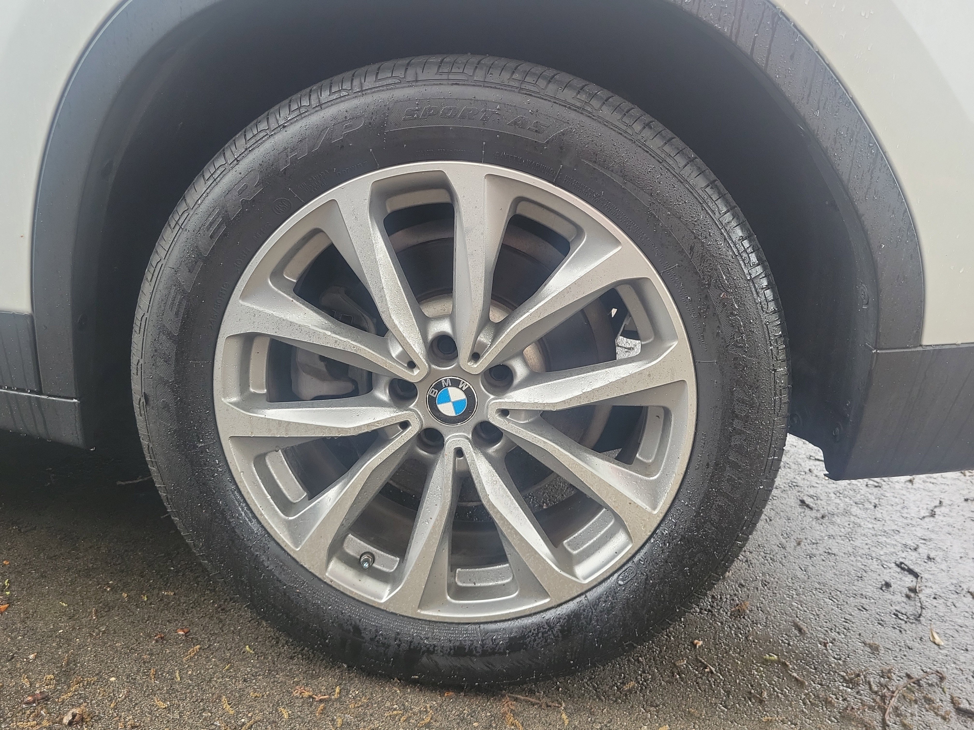 Used 2019  BMW sDrive30i image 7