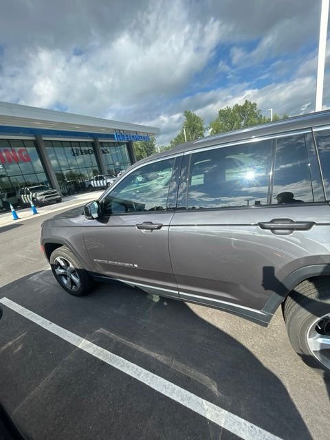 Used 2022 Baltic Gray Metallic Clearcoat Jeep Limited image 2