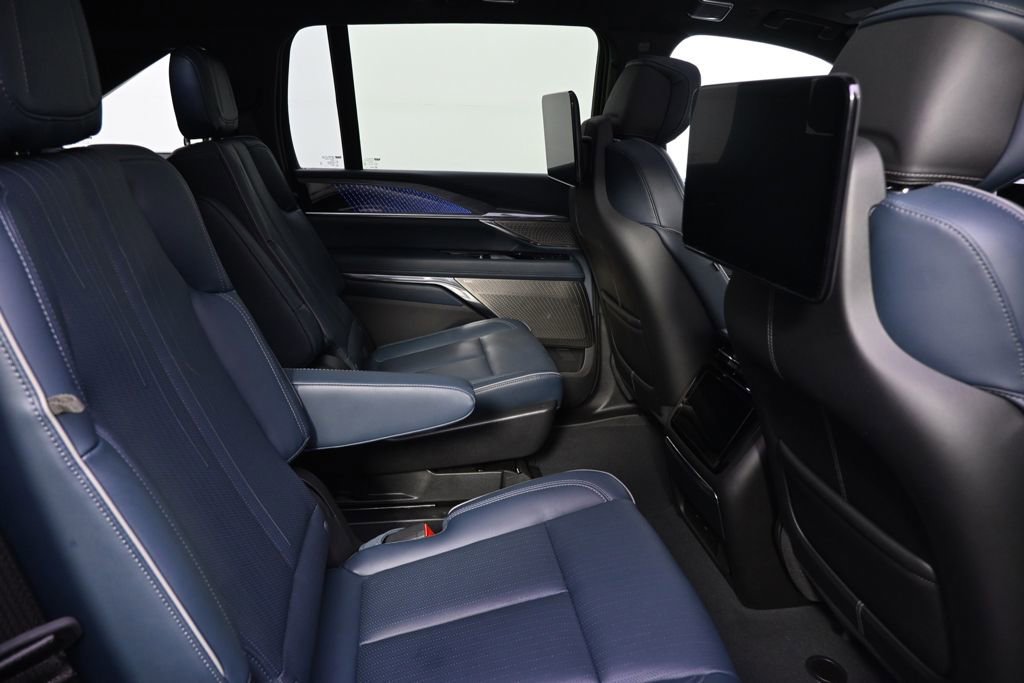 2025 Cadillac Escalade IQ Luxury 2 - Photo 18