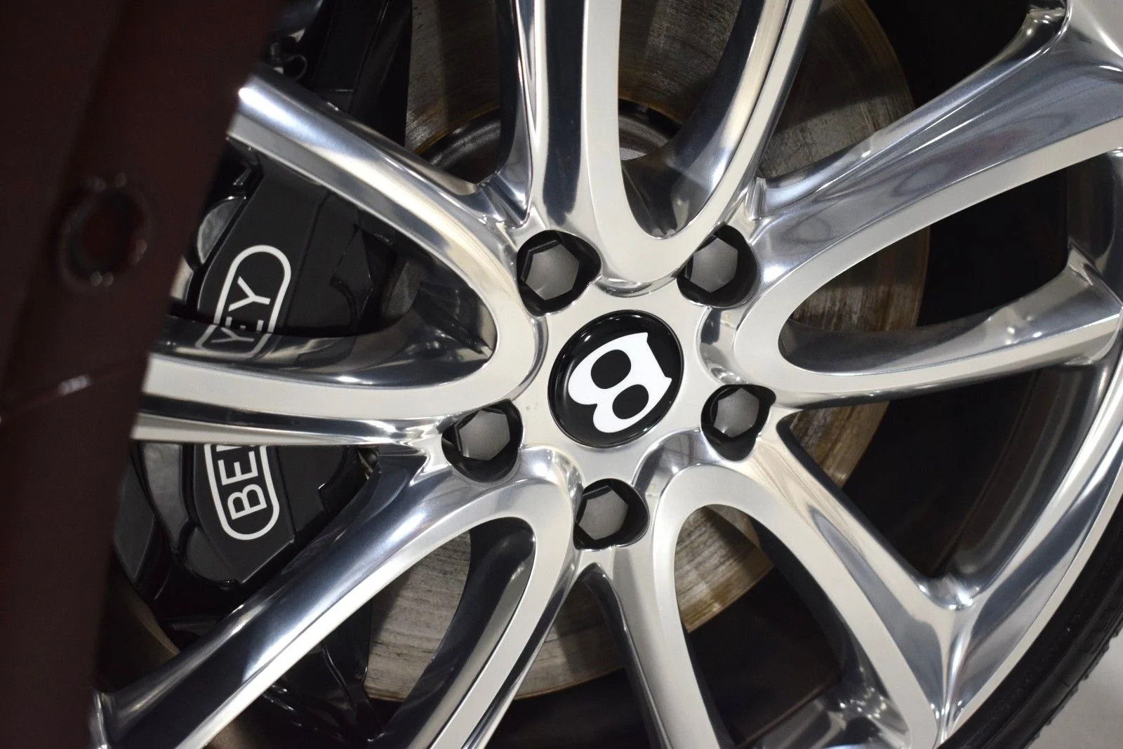 Used 2021 Red Bentley  image 19