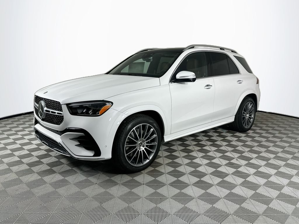 New 2026 MANUFAKTUR Moonlight White Metallic Mercedes-Benz GLE 450 image 3