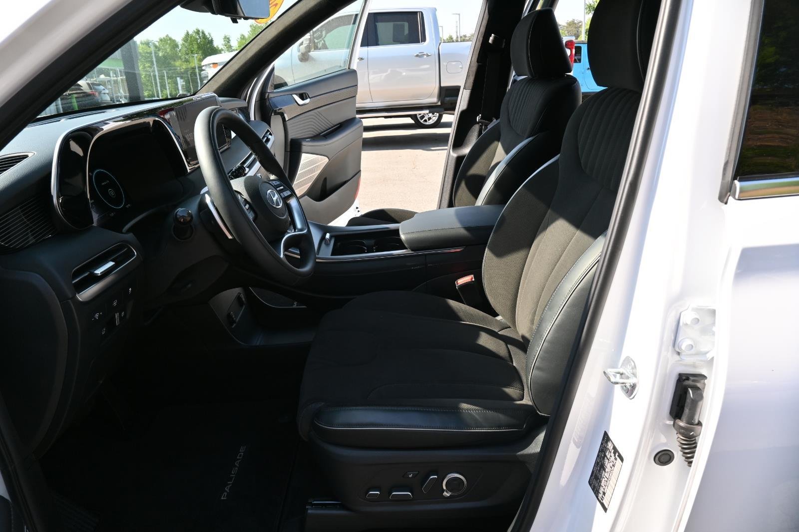 Used 2025 White Hyundai Calligraphy Night Edition image 17