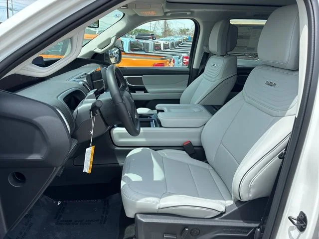 New 2026 Star White Metallic Tri-Coat Ford Platinum® image 20