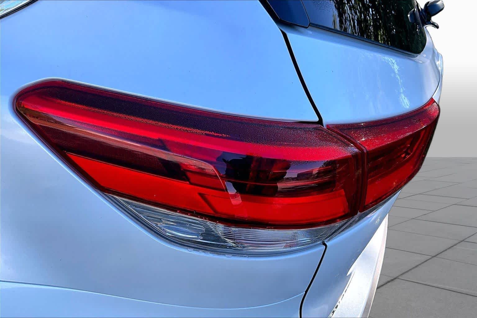 Used 2017 Blizzard Pearl Toyota Hybrid Limited Platinum image 30