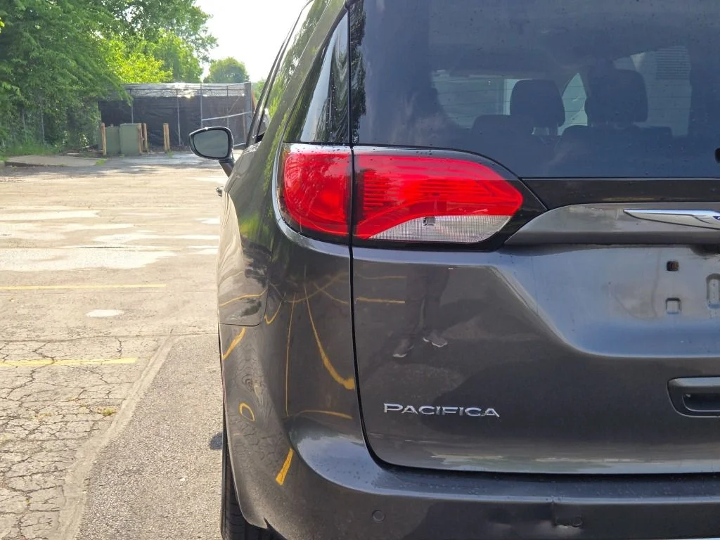 Used 2018 Gray Chrysler Touring L Plus image 13