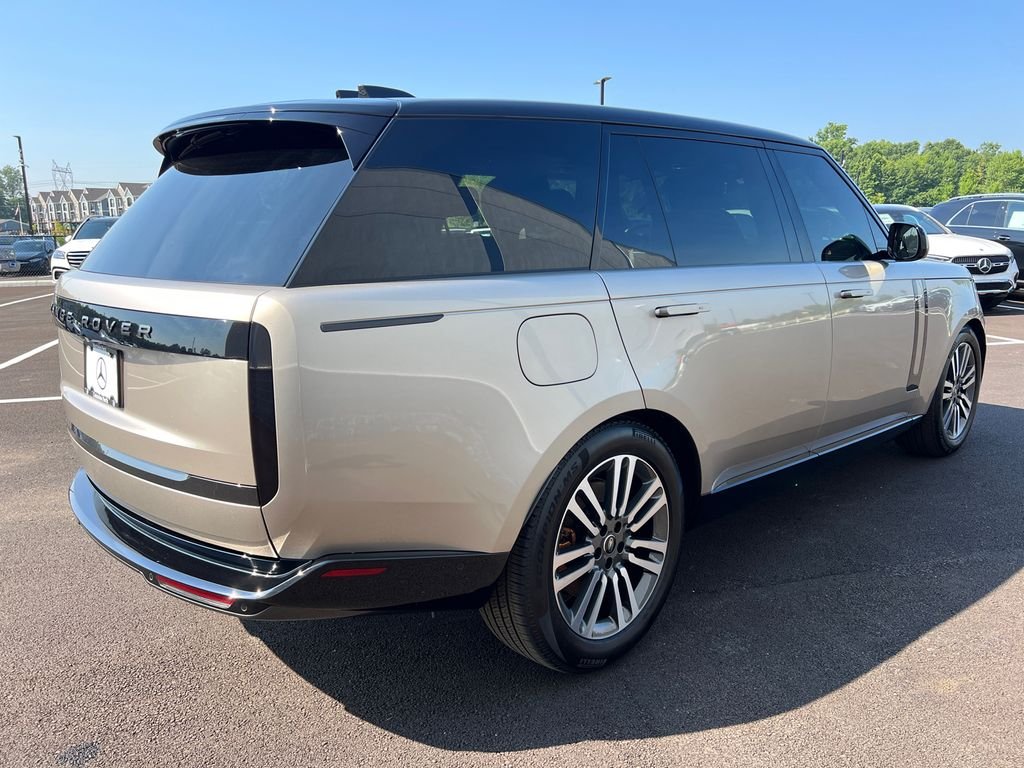 Used 2025 Gold Land Rover SE image 10