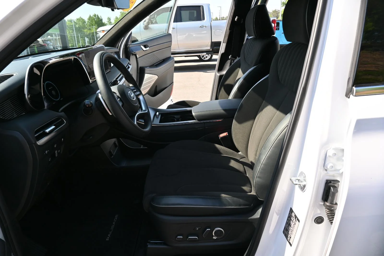 Used 2025 White Hyundai Calligraphy Night Edition image 17
