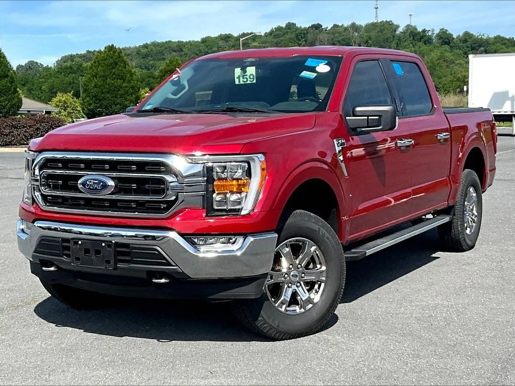 Used 2021 Red Ford XLT image 3