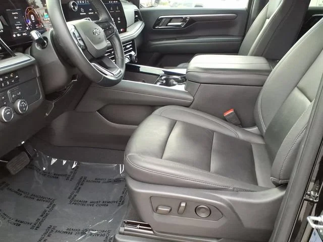 Used 2025 Black Chevrolet Z71 image 17