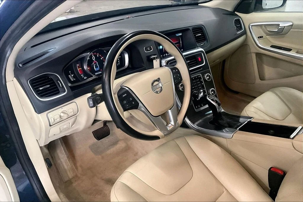 Used 2015 Blue Volvo T5 Premier image 14