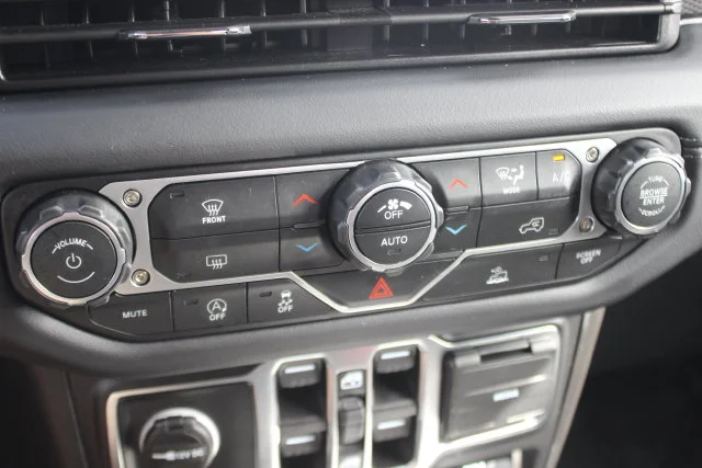 Used 2026 Green Jeep Mojave image 7
