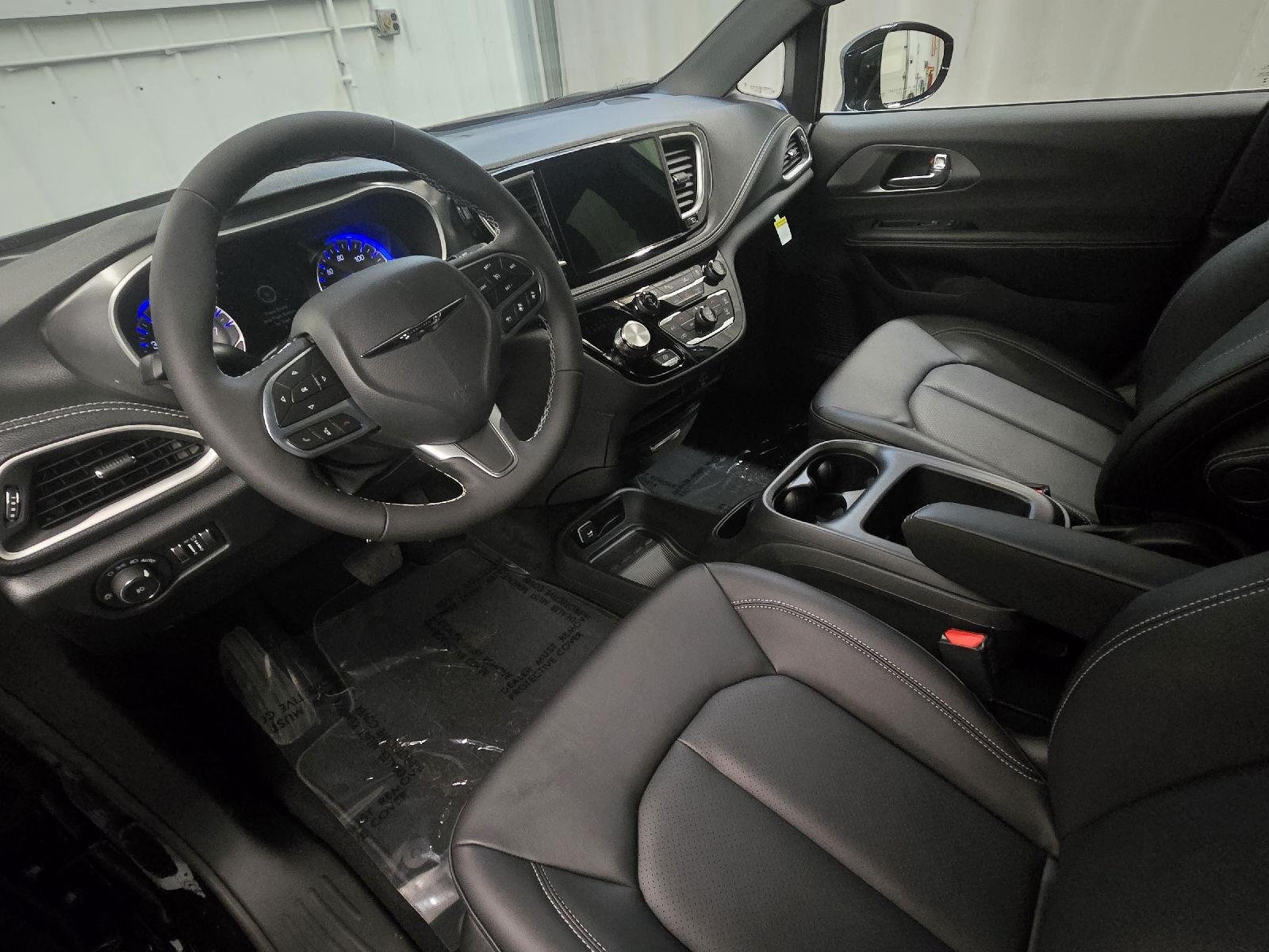 2026 Chrysler Pacifica Select - Photo 31