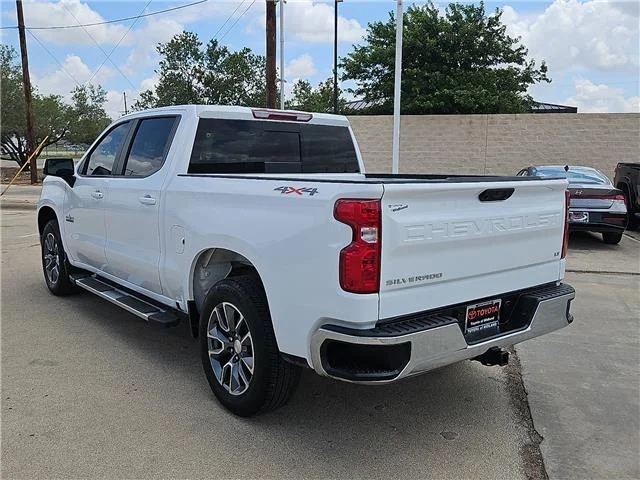 Used 2025 Summit White Chevrolet LT w/1LT 4x4 Crew Cab 5.75 ft. box 147.4 in. WB image 2