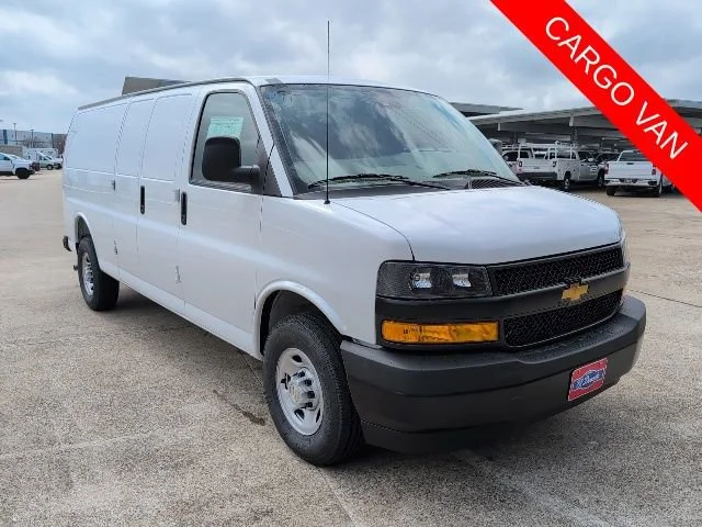 New 2026 Summit White Chevrolet 1WT image 1